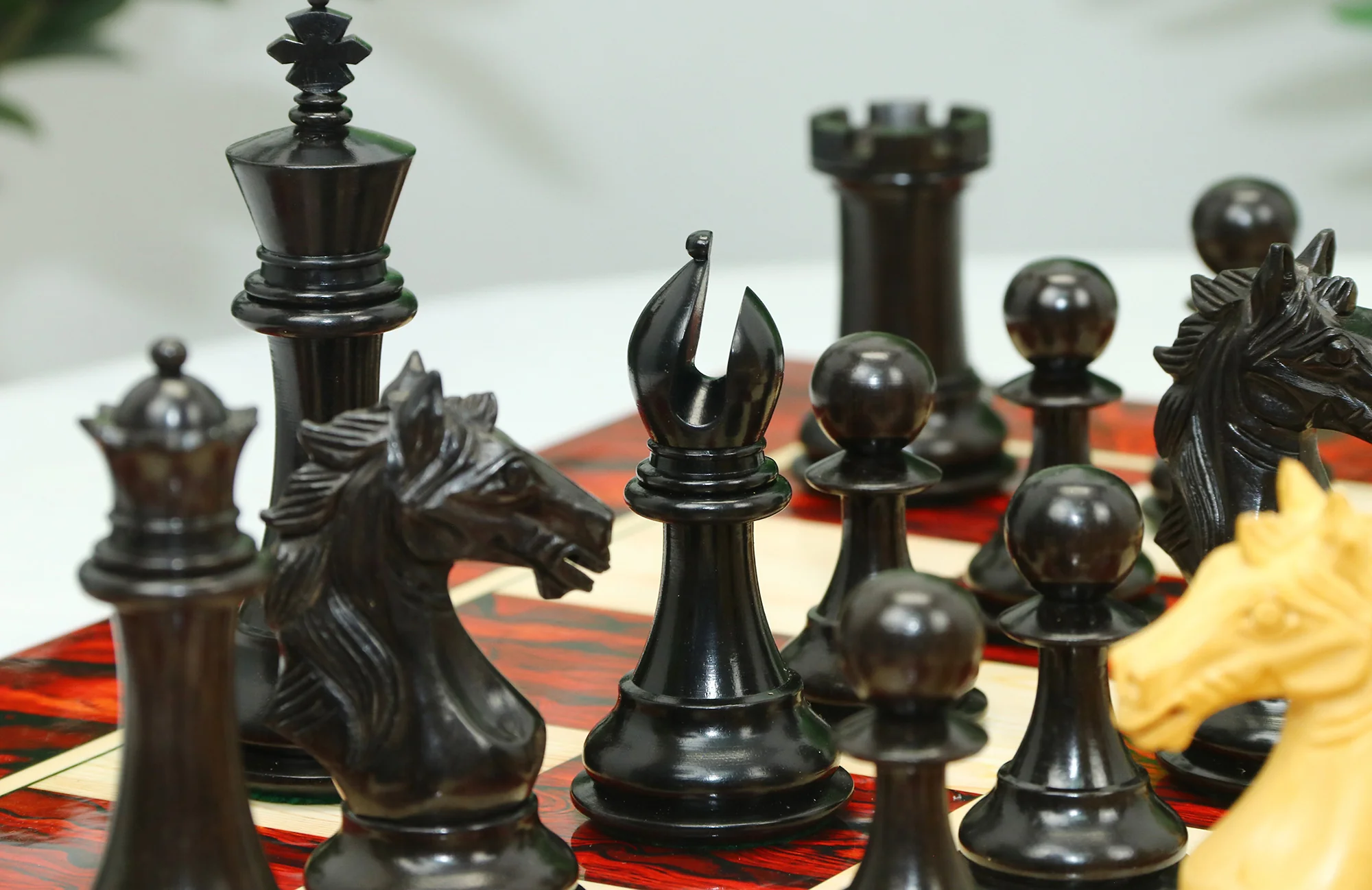 Elite Series 4.25" Luxury Staunton Chess set in Ebony/Boxwood - Image 17