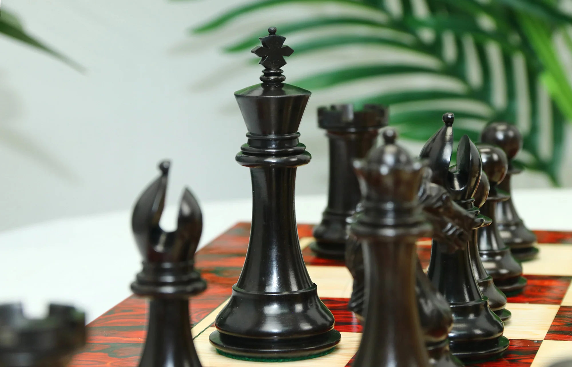Elite Series 4.25" Luxury Staunton Chess set in Ebony/Boxwood - Image 22