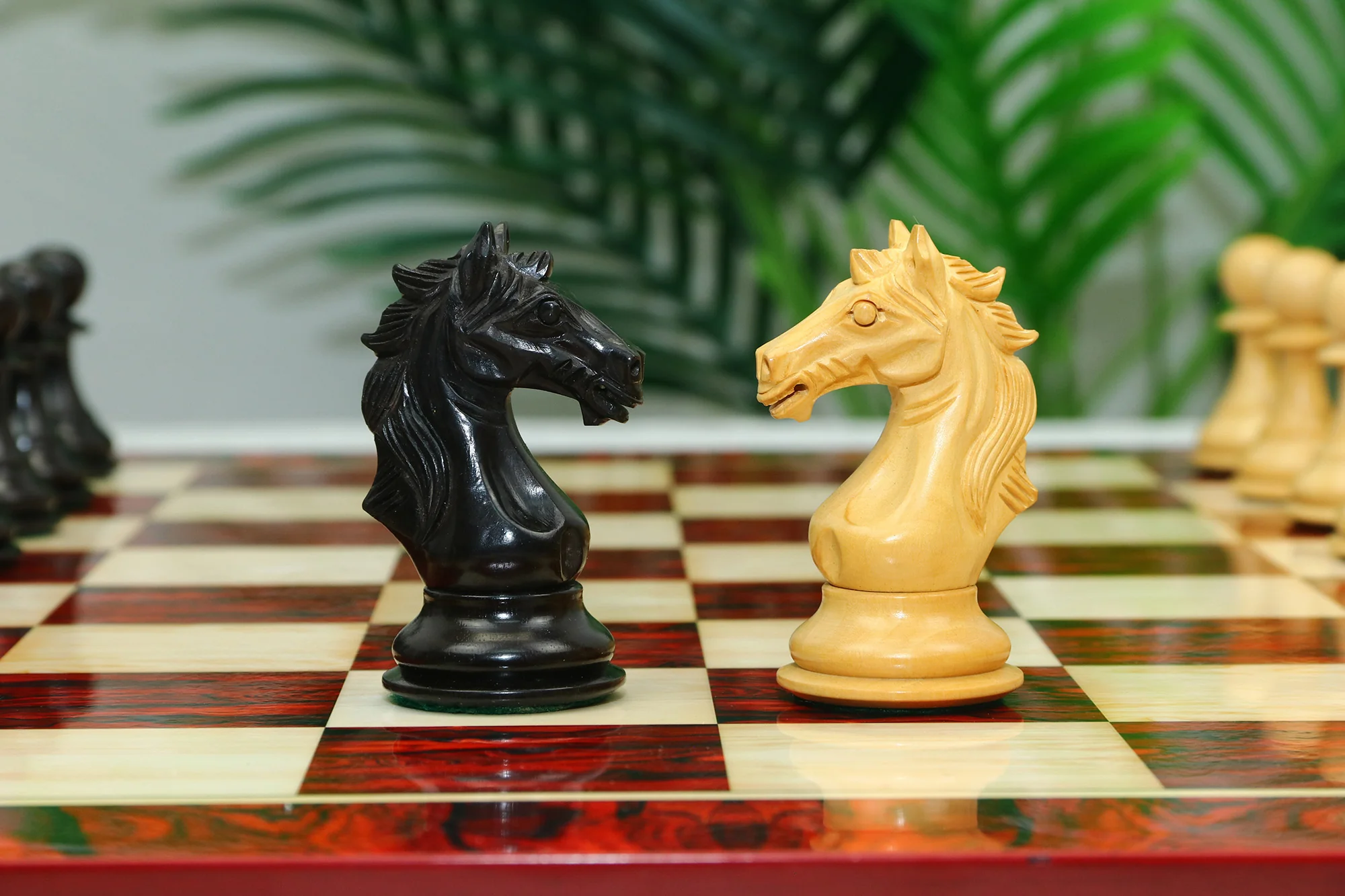 Elite Series 4.25" Luxury Staunton Chess set in Ebony/Boxwood - Image 28