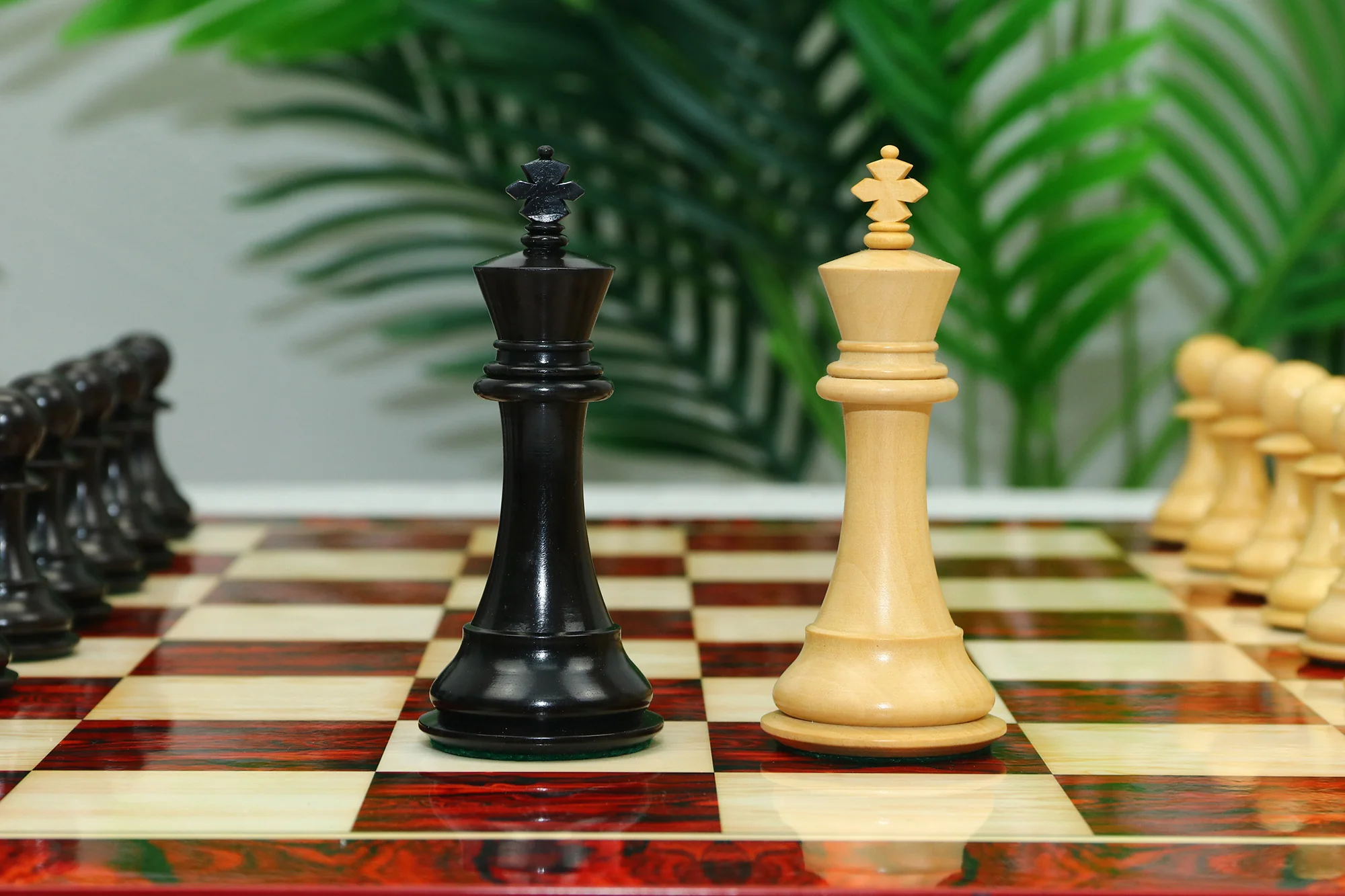 Elite Series 4.25" Luxury Staunton Chess set in Ebony/Boxwood - Image 4