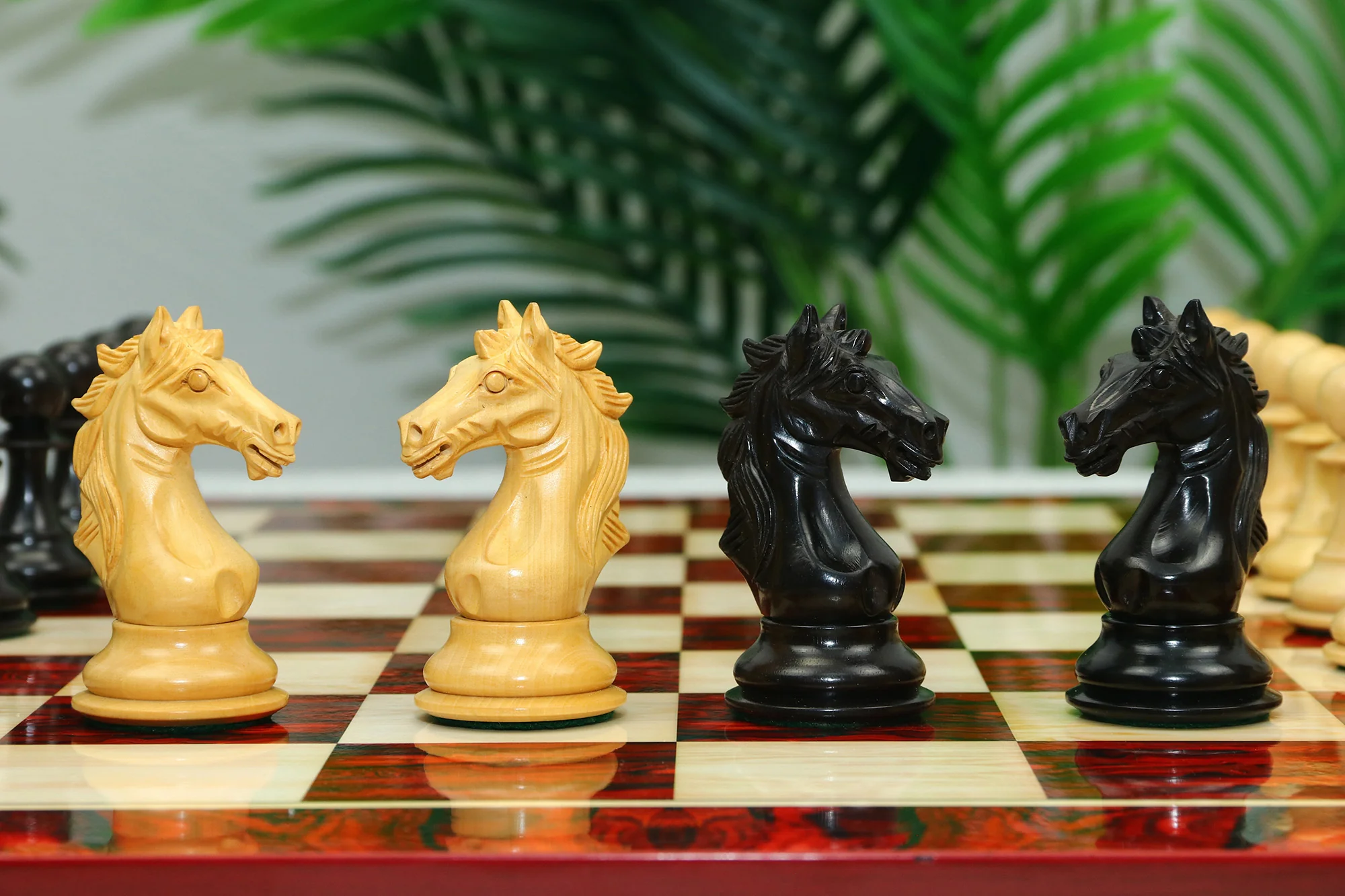 Elite Series 4.25" Luxury Staunton Chess set in Ebony/Boxwood - Image 7