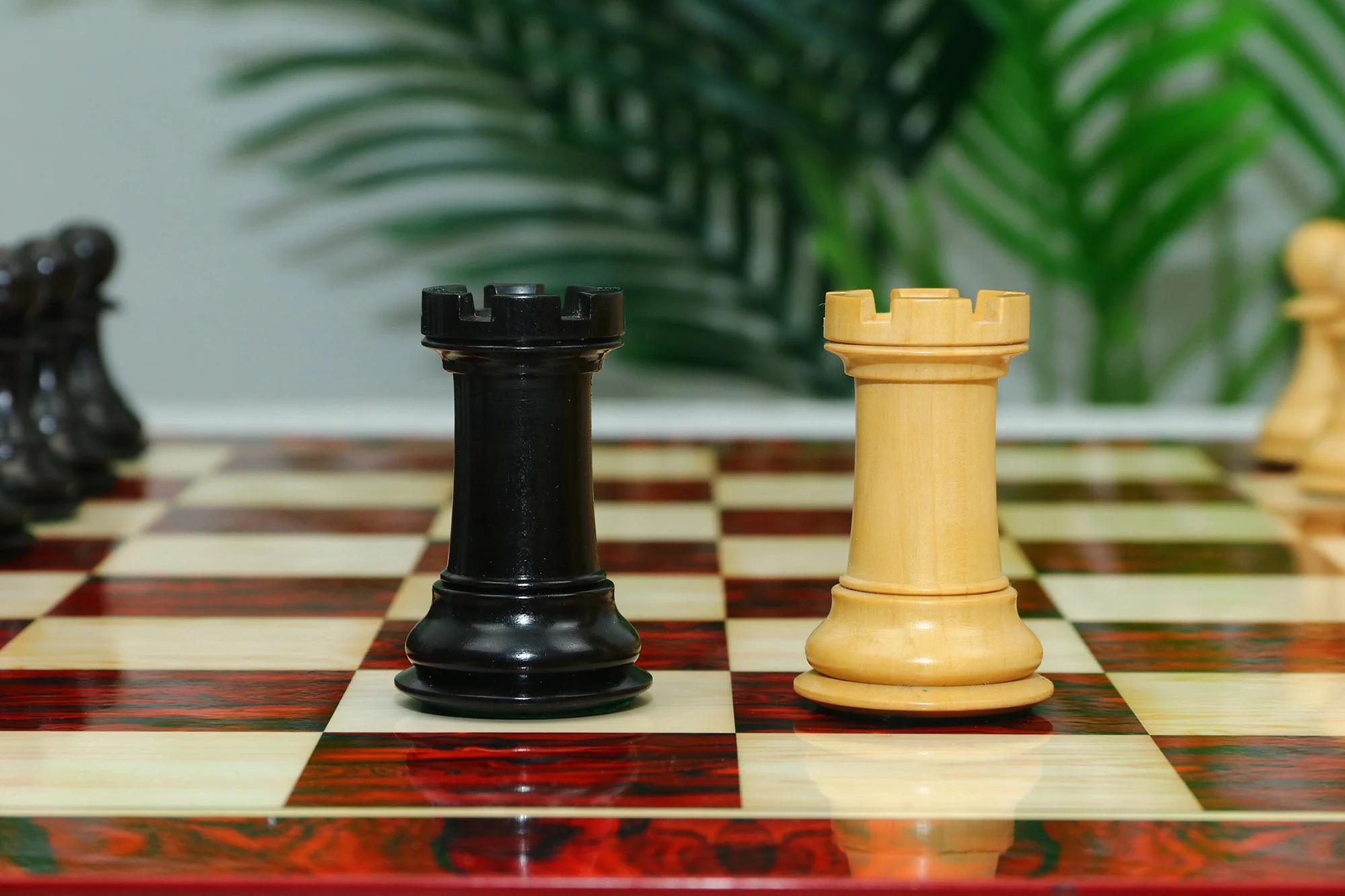 Elite Series 4.25" Luxury Staunton Chess set in Ebony/Boxwood - Image 8