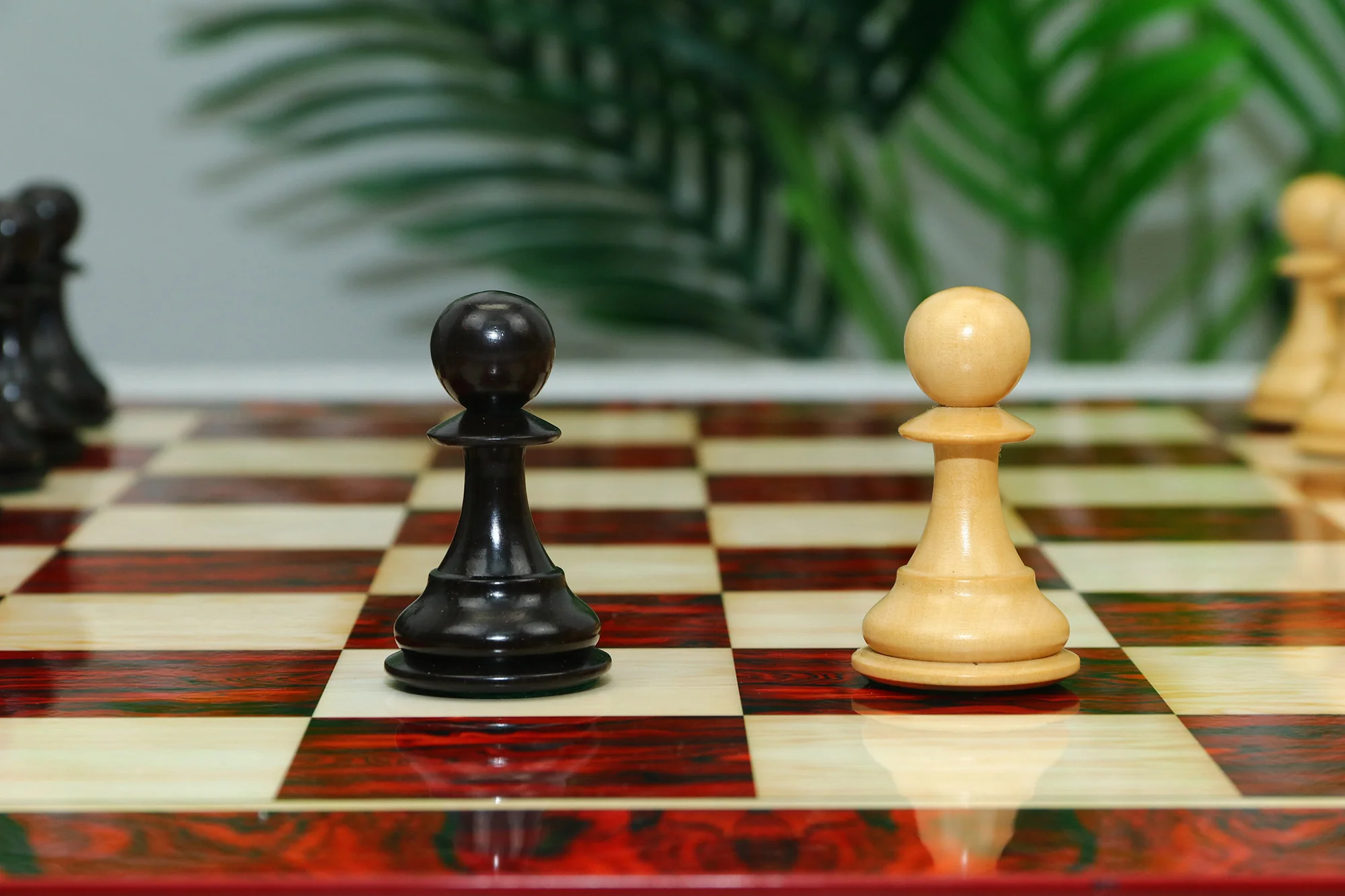 Elite Series 4.25" Luxury Staunton Chess set in Ebony/Boxwood - Image 9