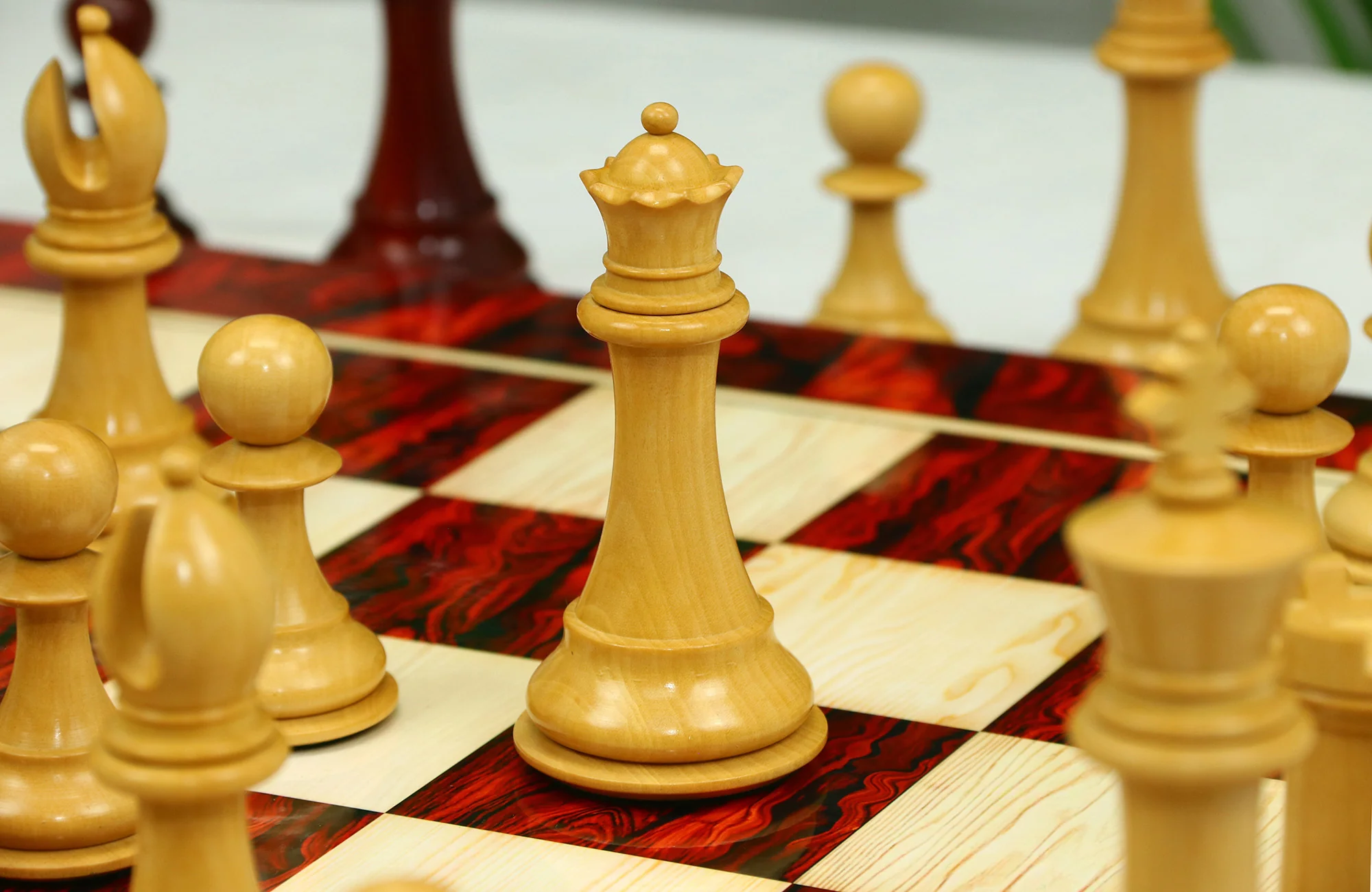 Elite Series 4.25" Luxury  Staunton Chess set in African Padouk & Boxwood - Image 26