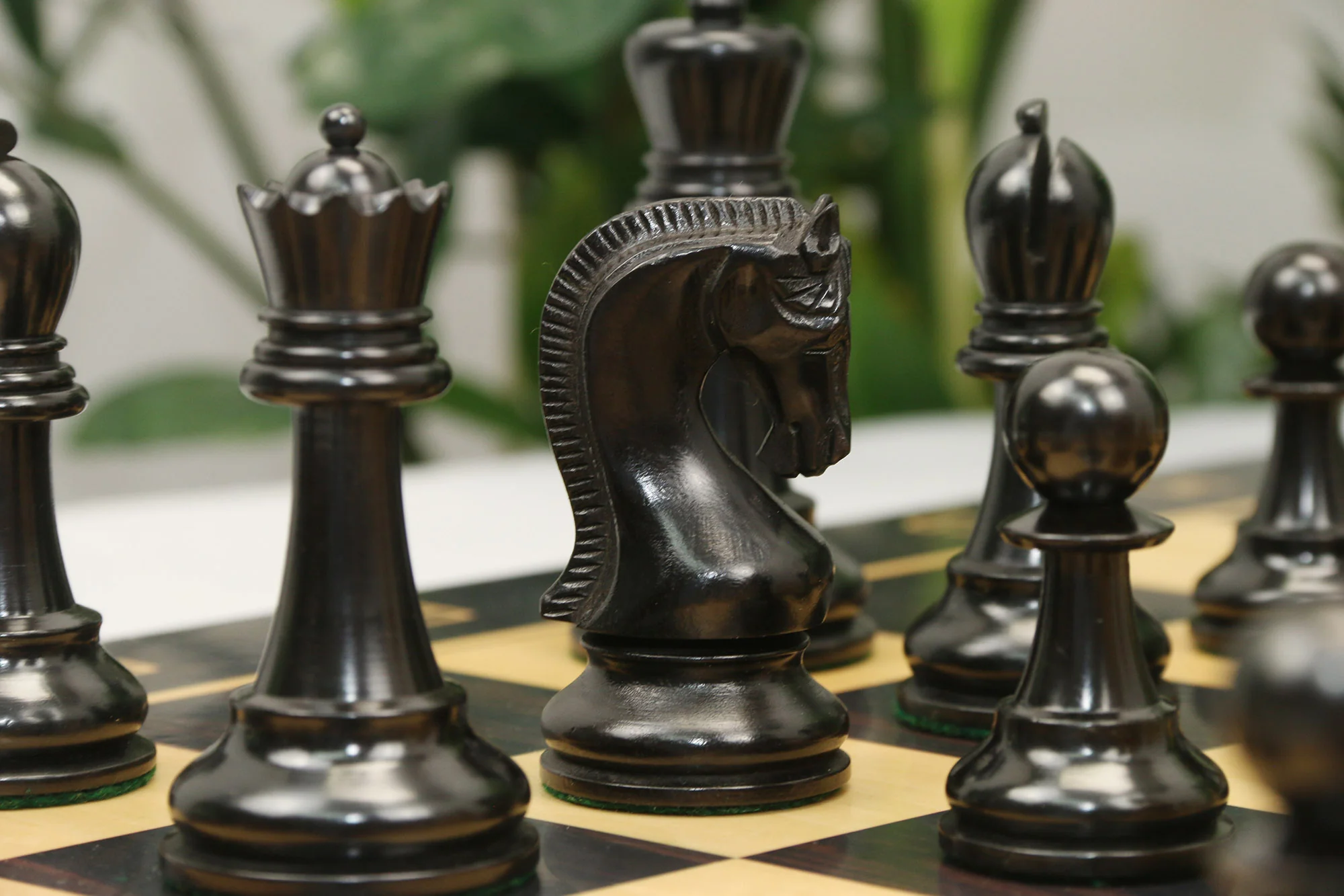 Leningrad Series 4" Chess set in Natural Boxwood and Ebonised Boxwood - Image 15