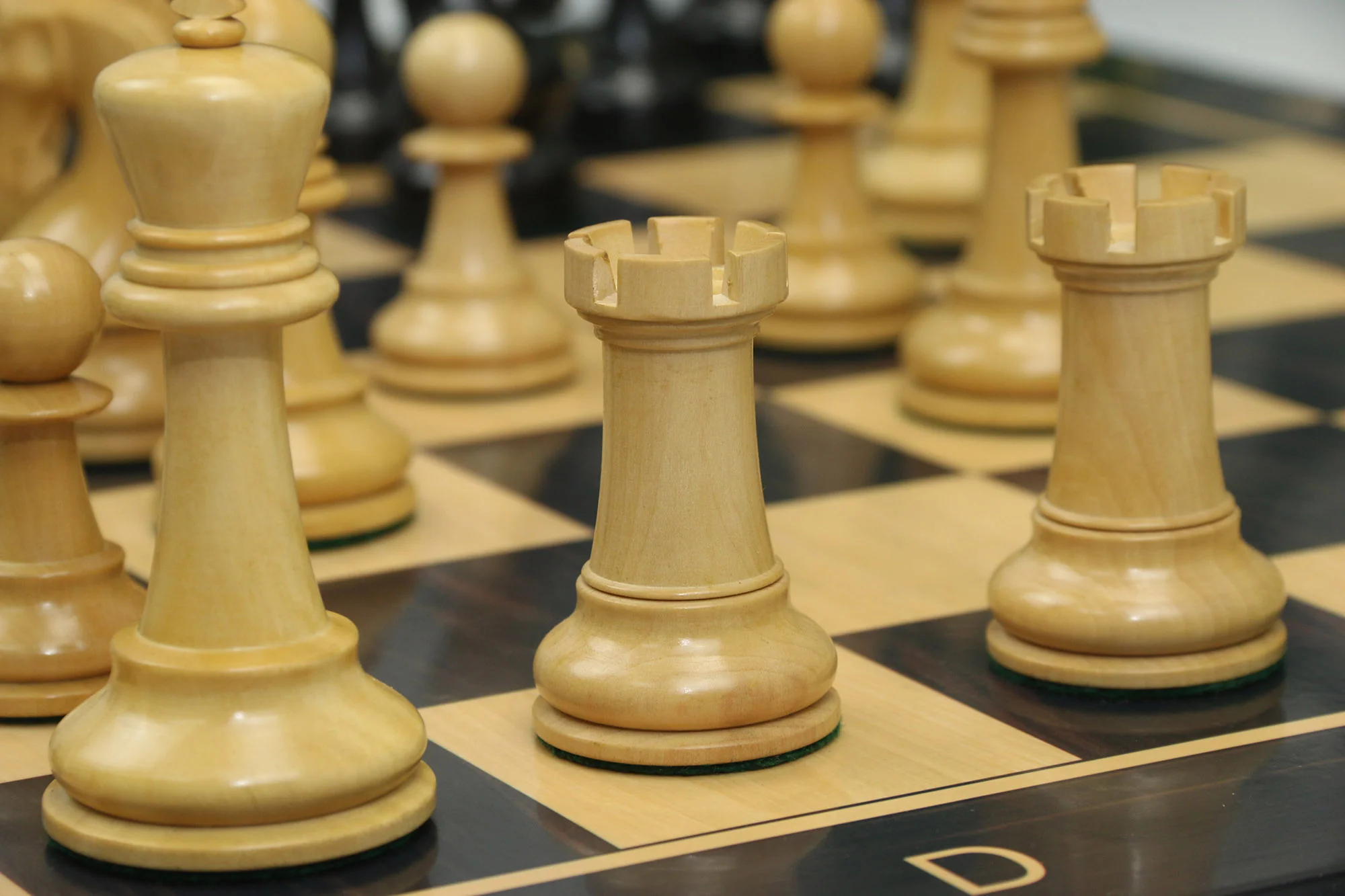 Leningrad Series 4" Chess set in Natural Boxwood and Ebonised Boxwood - Image 16