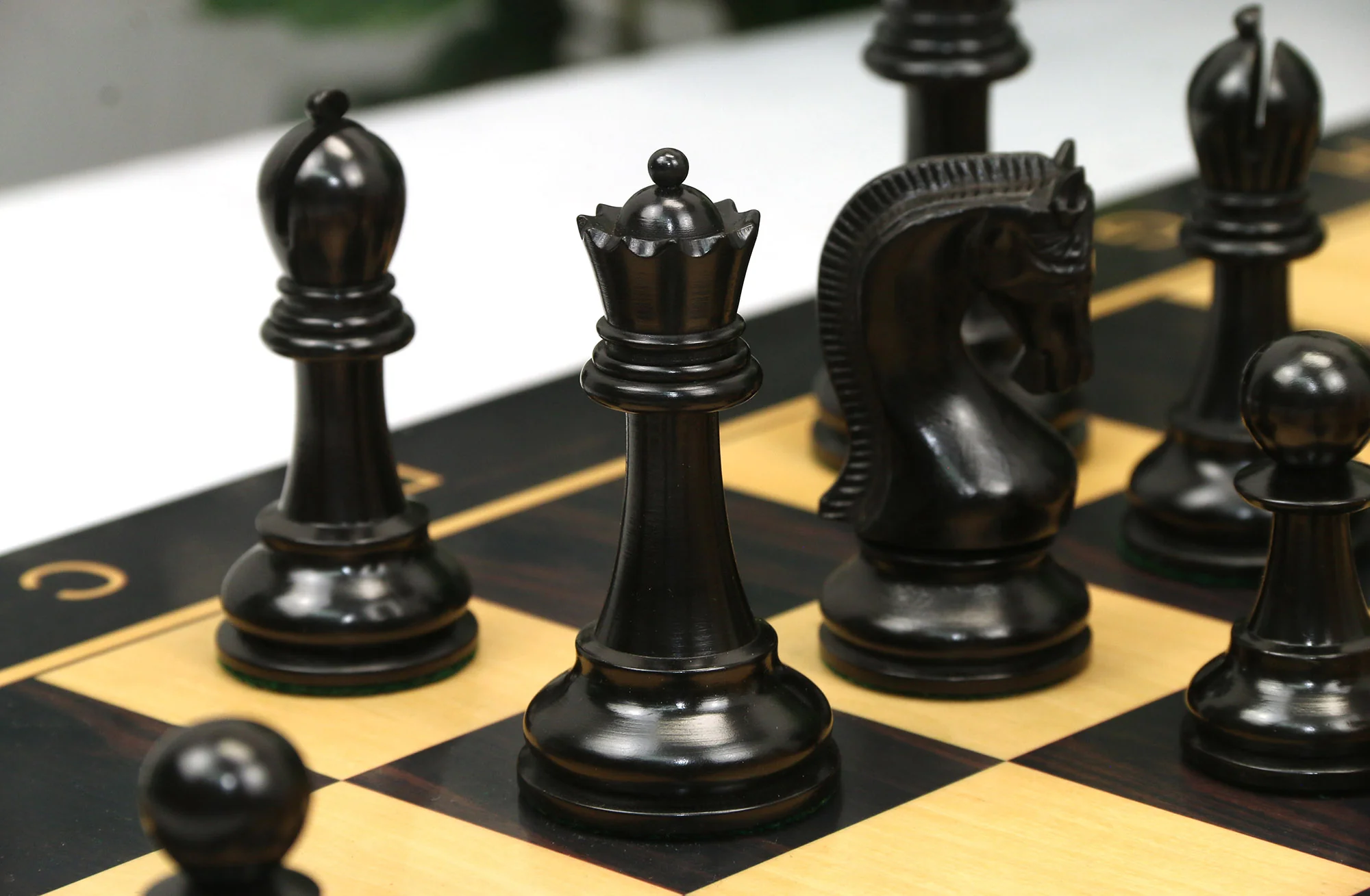Leningrad Series 4" Chess set in Natural Boxwood and Ebonised Boxwood - Image 17