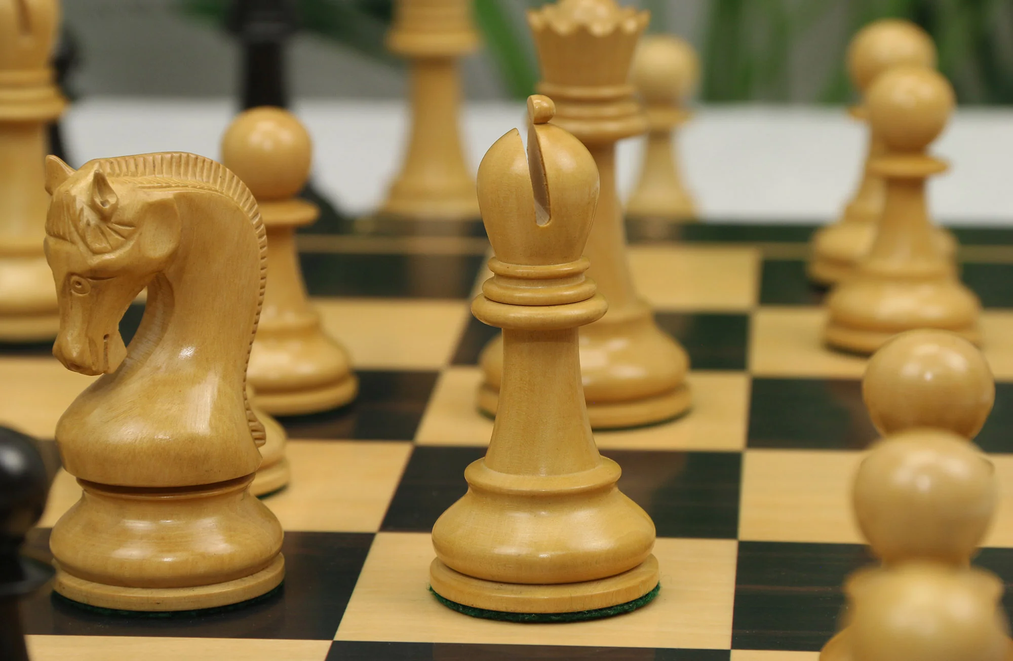 Leningrad Series 4" Chess set in Natural Boxwood and Ebonised Boxwood - Image 18