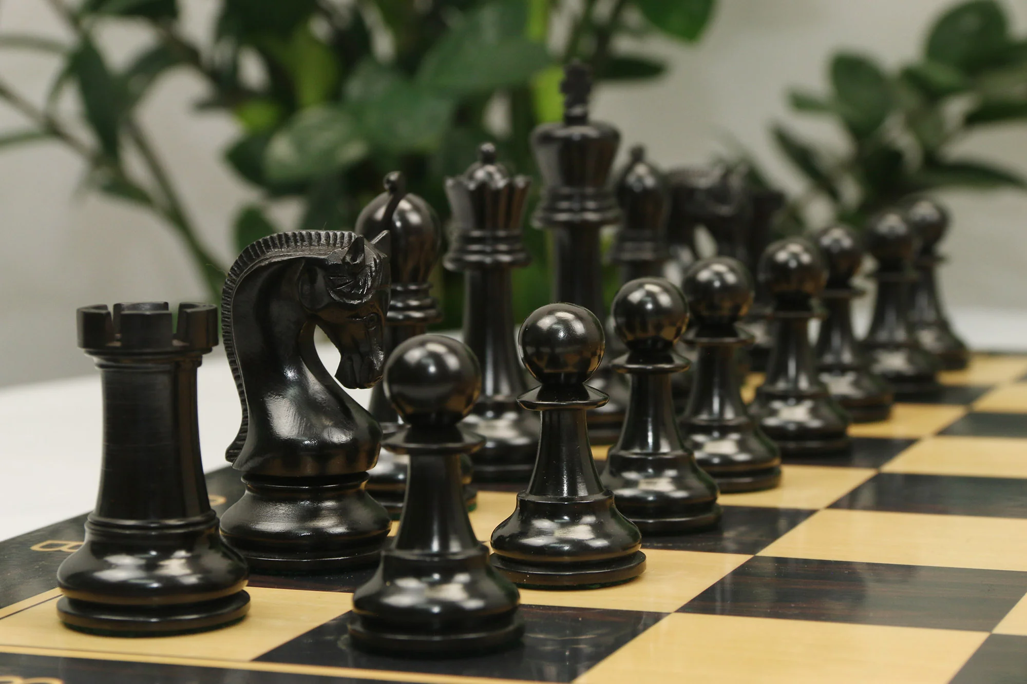Leningrad Series 4" Chess set in Natural Boxwood and Ebonised Boxwood - Image 2