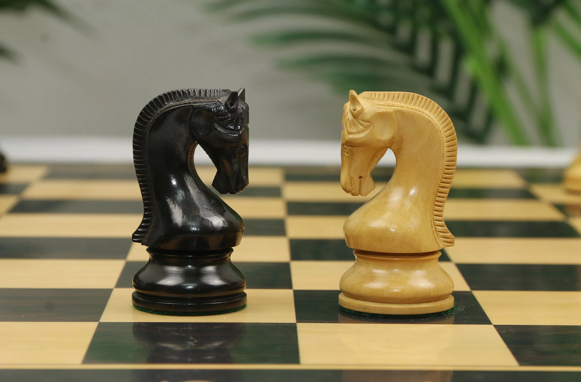 Leningrad Series 4" Chess set in Natural Boxwood and Ebonised Boxwood - Image 26