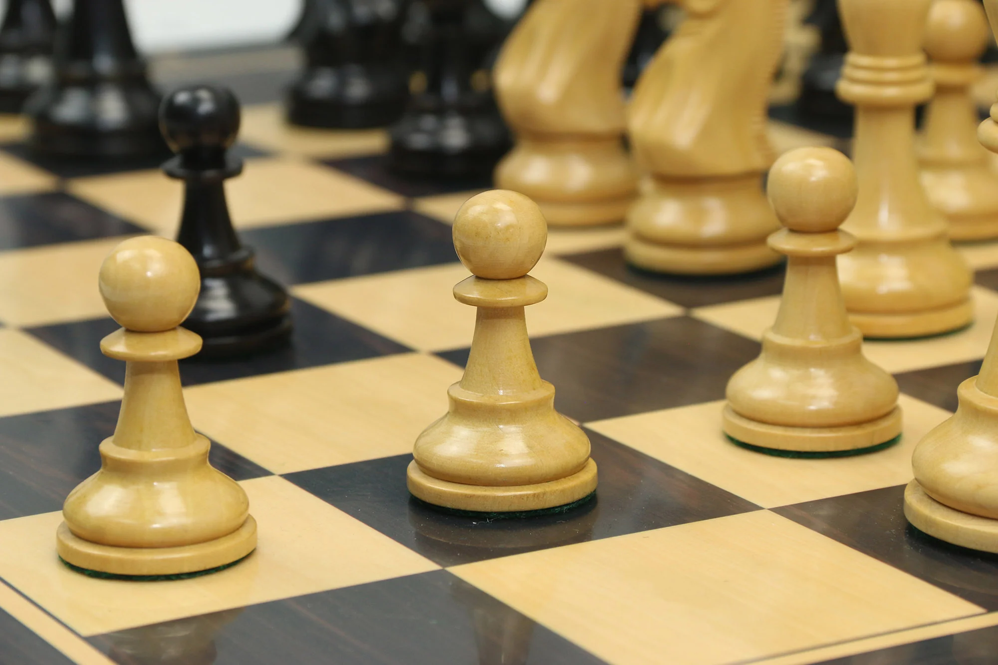 Winchester Series 4" Luxury Staunton Chess Pieces - Ebonised Wood - Image 24