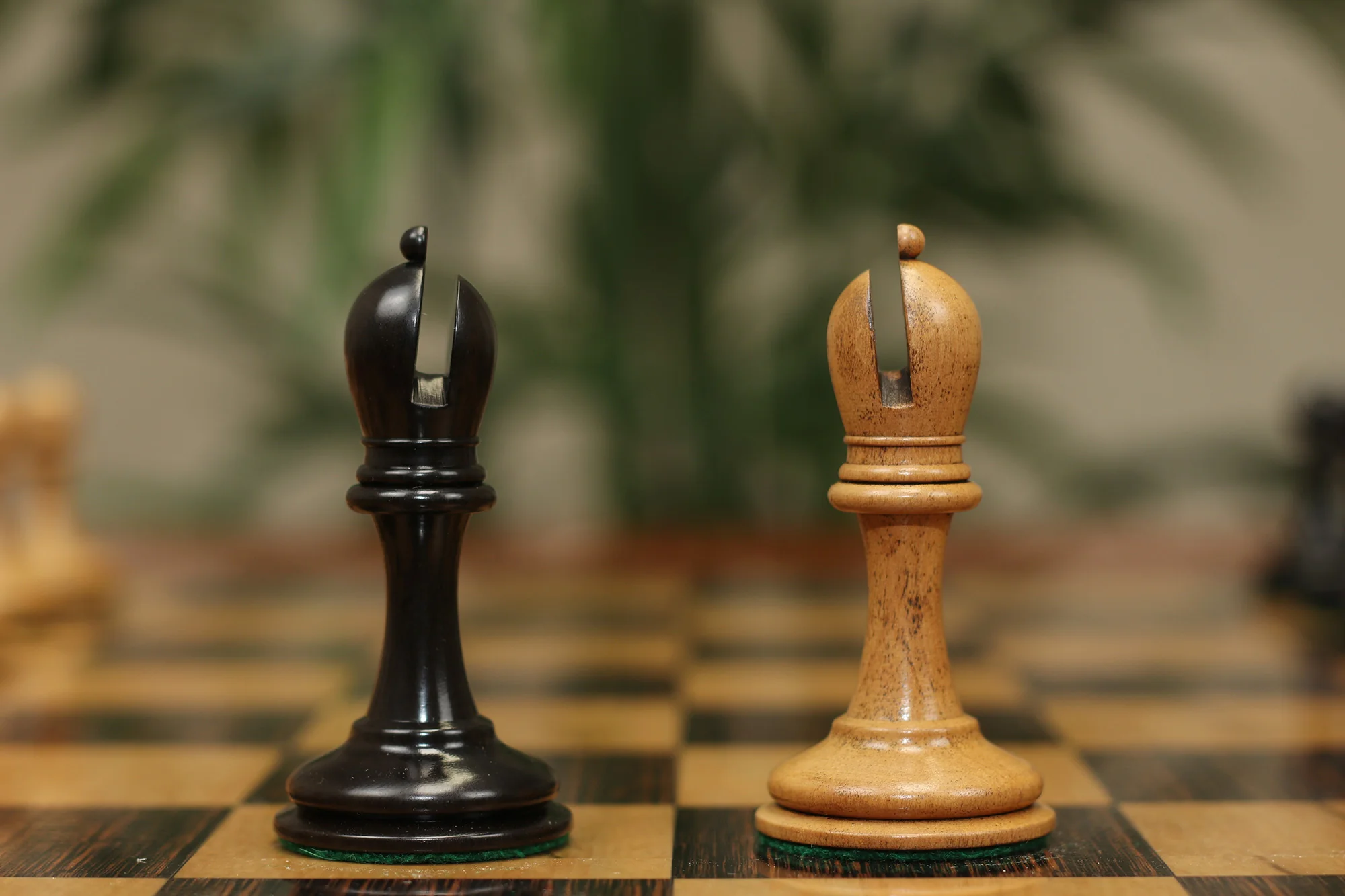 B & Company Reproduced Staunton 4.4" Chess Set in Distressed Boxwood and Ebony - Image 10