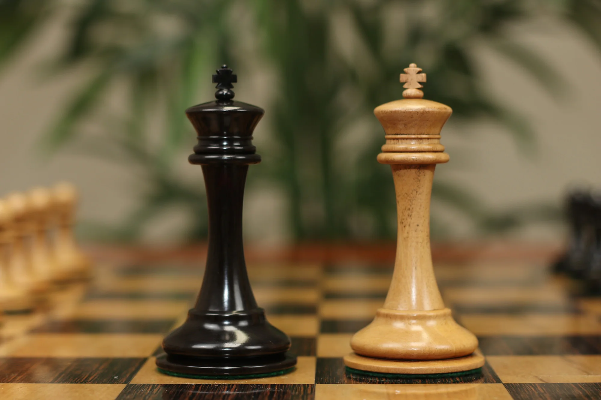 B & Company Reproduced Staunton 4.4" Chess Set in Distressed Boxwood and Ebony - Image 8