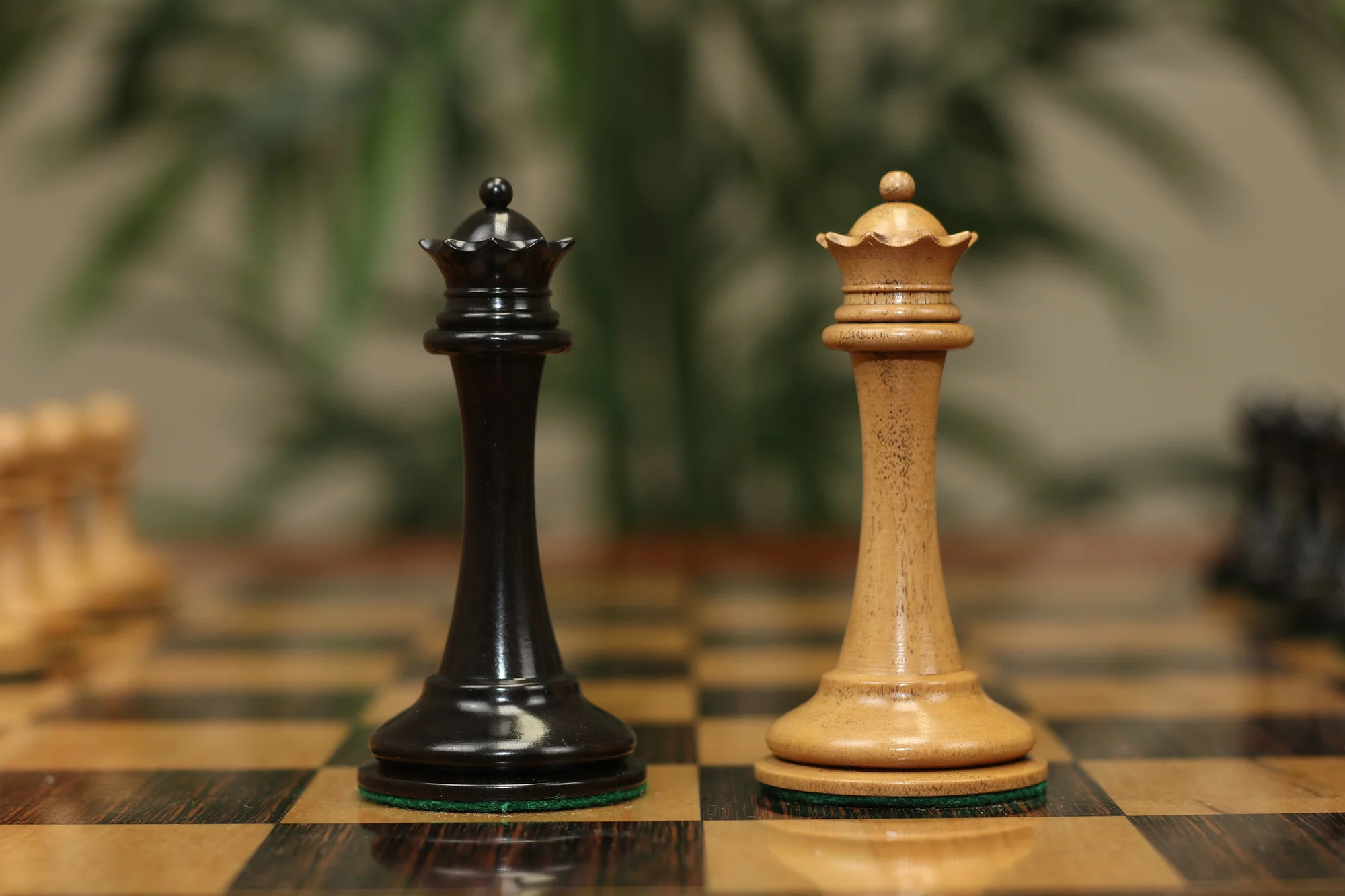 B & Company Reproduced Staunton 4.4" Chess Set in Distressed Boxwood and Ebony - Image 9